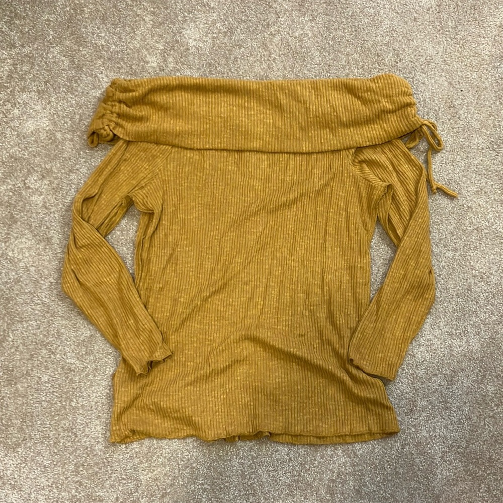 Off the shoulder half sleeve shirt